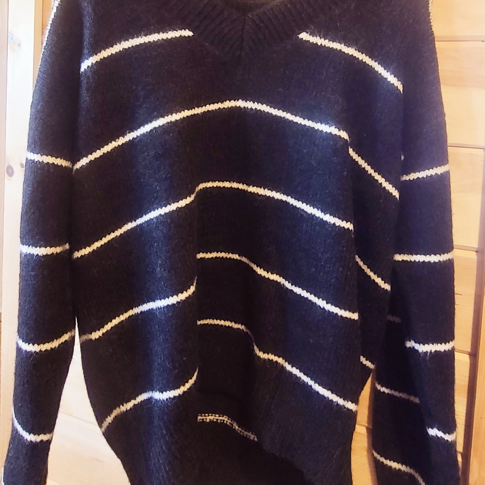 Super Cute Black & White Sweater❤New No Tags❤
